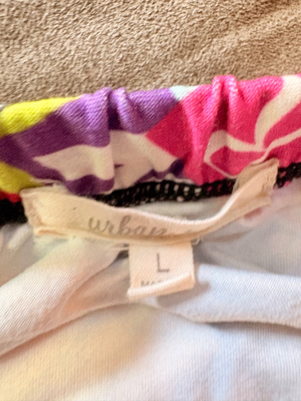 Colorful Multicolor Graphic Leggings Set - Vibrant Magazine Print - Picture 9 of 11
